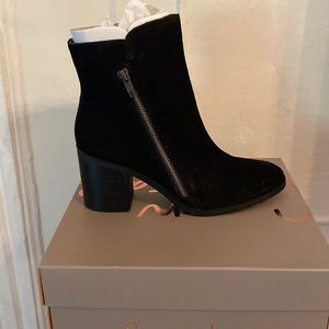 Crown Vintage black ankle boots